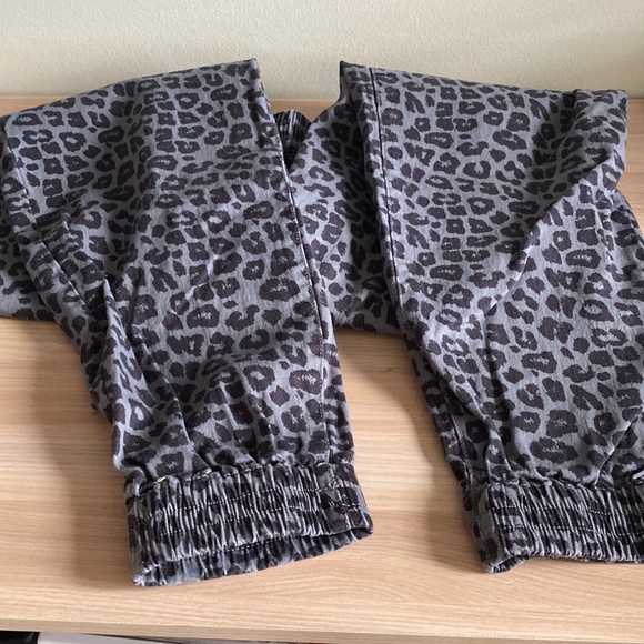 Printed Pants - Picture 2 of 10